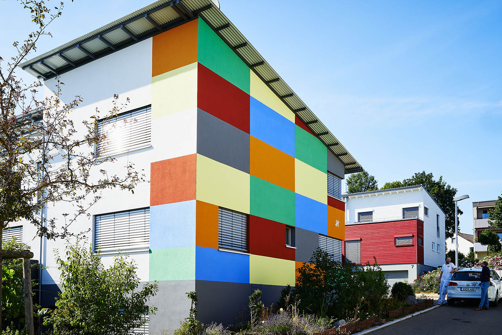 Fassade aus unterschiedlichen Farben Kaupp