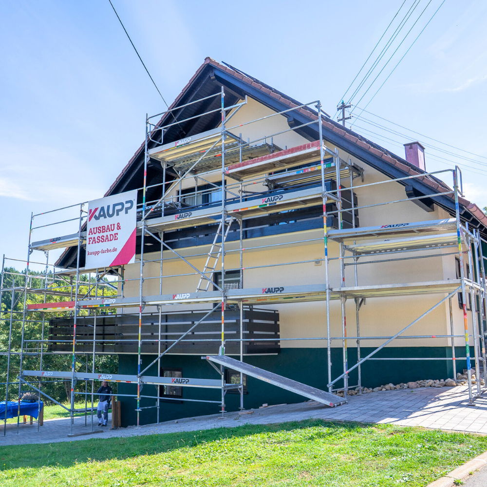 Fassadengerüst an einem Einfamilienhaus